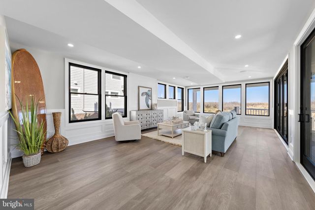 11 E 30TH ST, Barnegat Light, NJ 08006