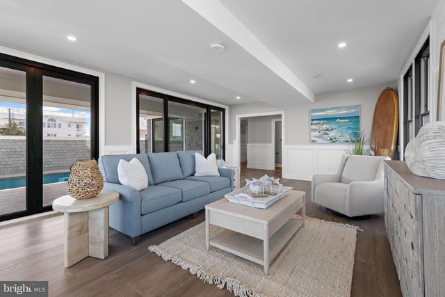 11 E 30TH ST, Barnegat Light, NJ 08006