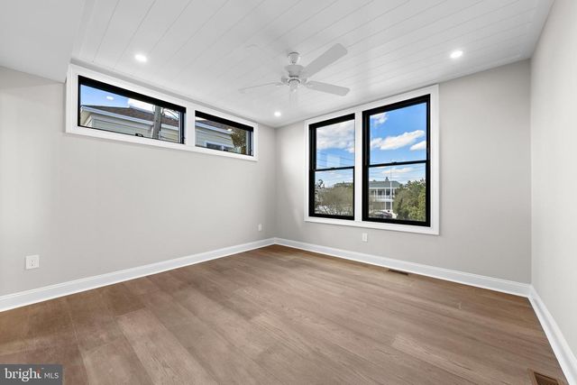 11 E 30TH ST, Barnegat Light, NJ 08006