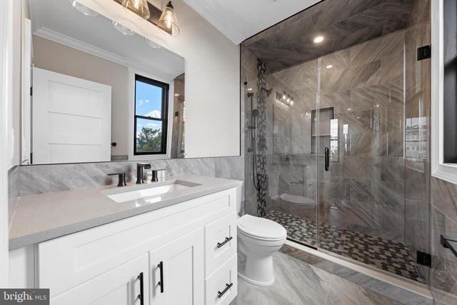 11 E 30TH ST, Barnegat Light, NJ 08006