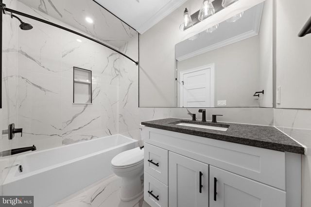 11 E 30TH ST, Barnegat Light, NJ 08006