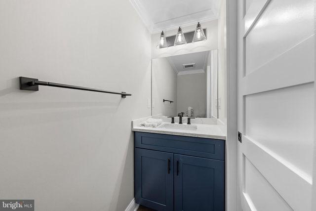 11 E 30TH ST, Barnegat Light, NJ 08006
