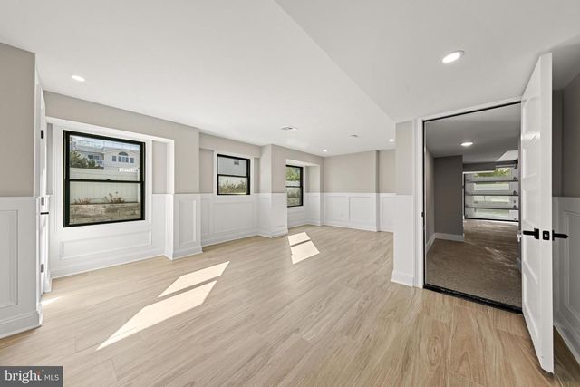 11 E 30TH ST, Barnegat Light, NJ 08006