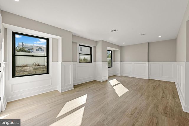 11 E 30TH ST, Barnegat Light, NJ 08006