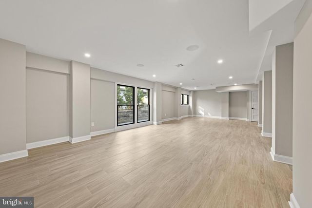 11 E 30TH ST, Barnegat Light, NJ 08006