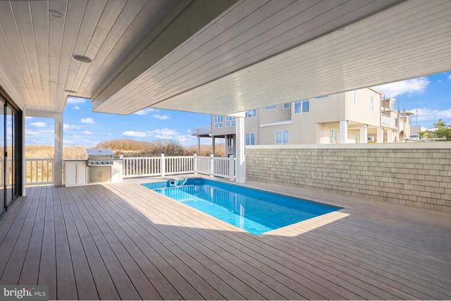 11 E 30TH ST, Barnegat Light, NJ 08006