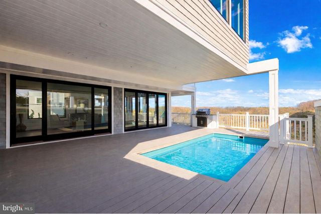 11 E 30TH ST, Barnegat Light, NJ 08006