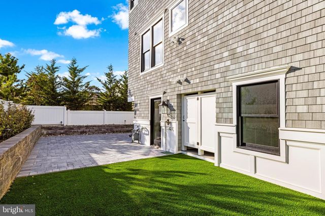11 E 30TH ST, Barnegat Light, NJ 08006