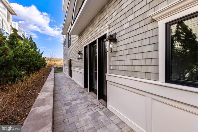 11 E 30TH ST, Barnegat Light, NJ 08006