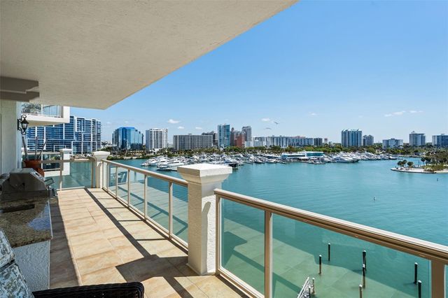 464 GOLDEN GATE POINT 703, Sarasota, FL 34236