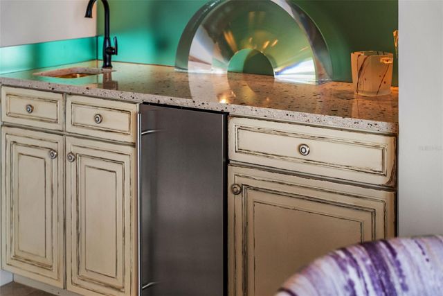 464 GOLDEN GATE POINT 703, Sarasota, FL 34236