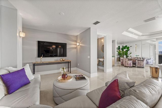 464 GOLDEN GATE POINT 703, Sarasota, FL 34236