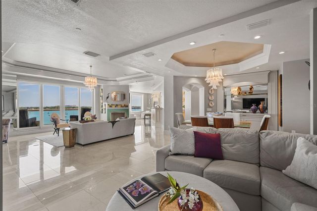 464 GOLDEN GATE POINT 703, Sarasota, FL 34236