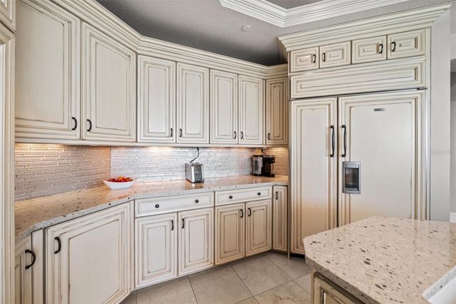 464 GOLDEN GATE POINT 703, Sarasota, FL 34236