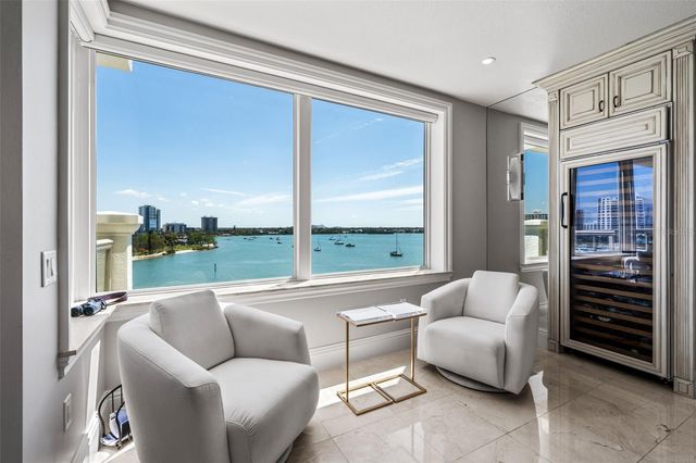 464 GOLDEN GATE POINT 703, Sarasota, FL 34236