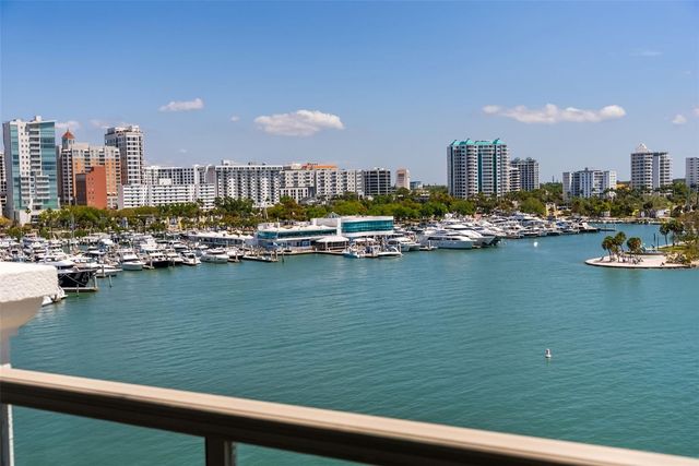 464 GOLDEN GATE POINT 703, Sarasota, FL 34236