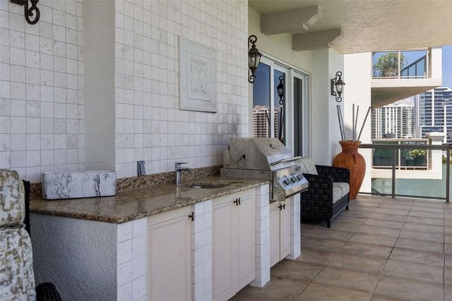 464 GOLDEN GATE POINT 703, Sarasota, FL 34236