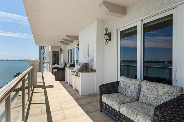 464 GOLDEN GATE POINT 703, Sarasota, FL 34236