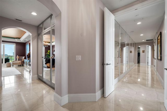 464 GOLDEN GATE POINT 703, Sarasota, FL 34236