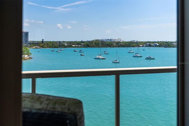 464 GOLDEN GATE POINT 703, Sarasota, FL 34236