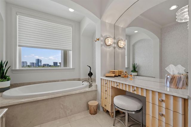 464 GOLDEN GATE POINT 703, Sarasota, FL 34236