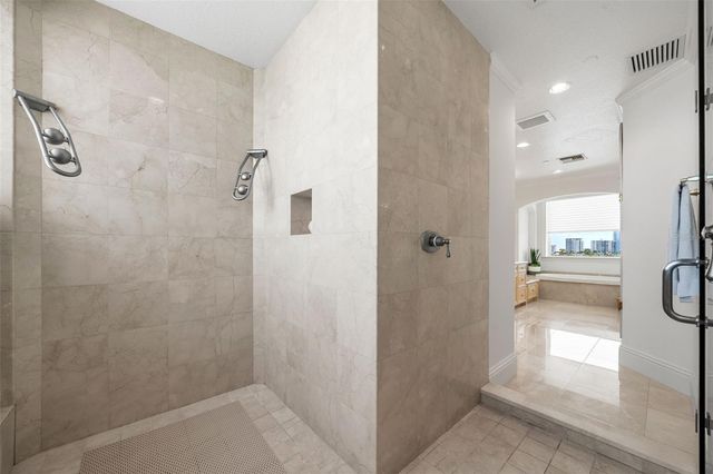 464 GOLDEN GATE POINT 703, Sarasota, FL 34236