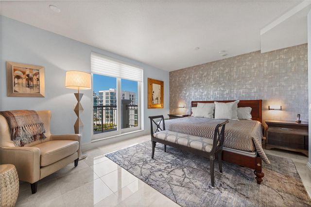 464 GOLDEN GATE POINT 703, Sarasota, FL 34236