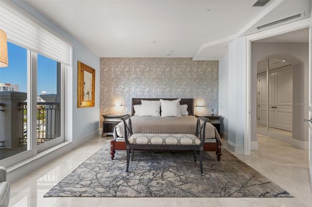 464 GOLDEN GATE POINT 703, Sarasota, FL 34236