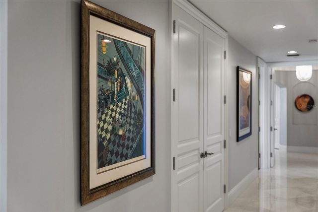 464 GOLDEN GATE POINT 703, Sarasota, FL 34236