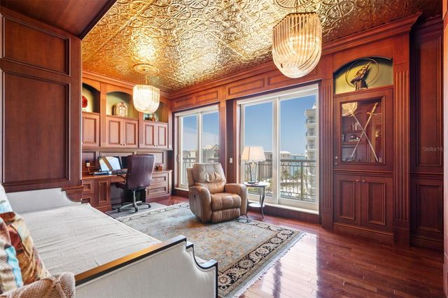 464 GOLDEN GATE POINT 703, Sarasota, FL 34236