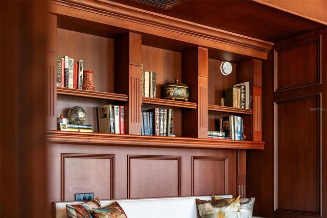 464 GOLDEN GATE POINT 703, Sarasota, FL 34236