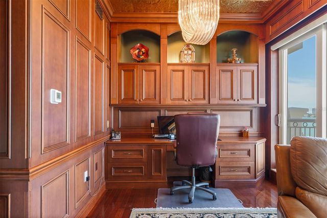 464 GOLDEN GATE POINT 703, Sarasota, FL 34236