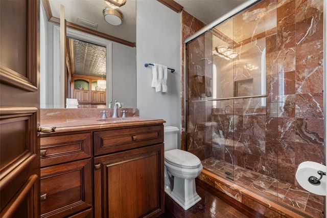 464 GOLDEN GATE POINT 703, Sarasota, FL 34236