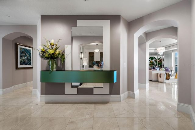 464 GOLDEN GATE POINT 703, Sarasota, FL 34236