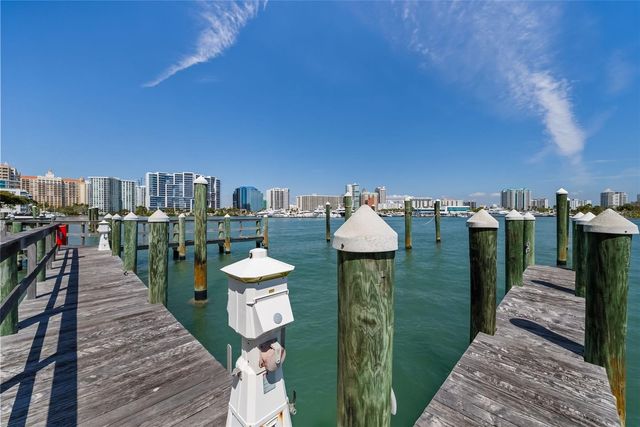464 GOLDEN GATE POINT 703, Sarasota, FL 34236