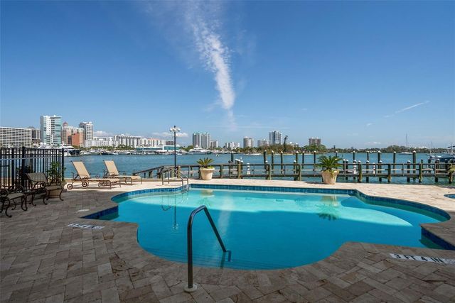 464 GOLDEN GATE POINT 703, Sarasota, FL 34236