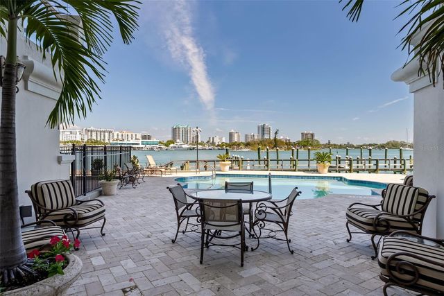 464 GOLDEN GATE POINT 703, Sarasota, FL 34236