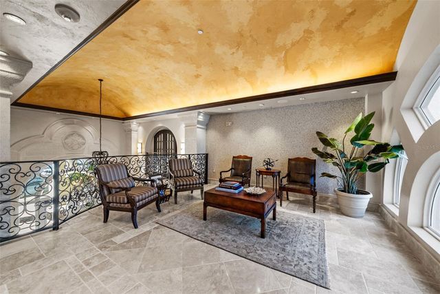 464 GOLDEN GATE POINT 703, Sarasota, FL 34236