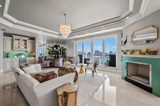 464 GOLDEN GATE POINT 703, Sarasota, FL 34236