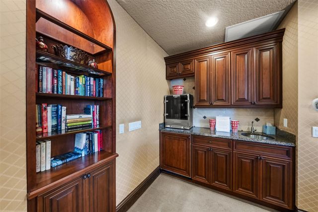 464 GOLDEN GATE POINT 703, Sarasota, FL 34236