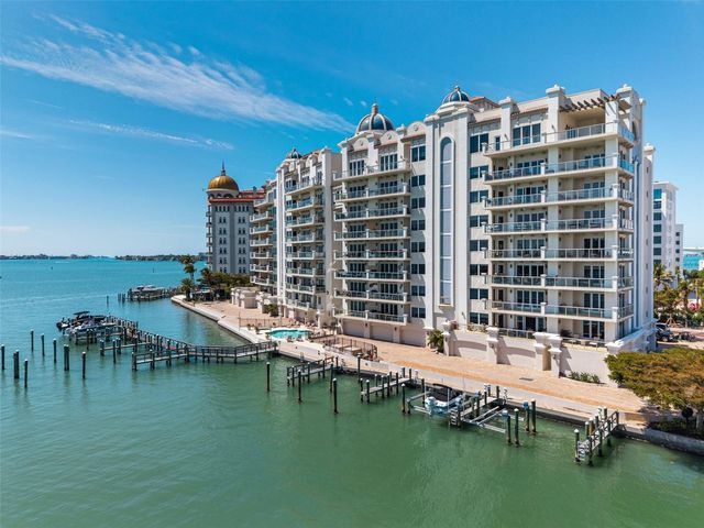 464 GOLDEN GATE POINT 703, Sarasota, FL 34236