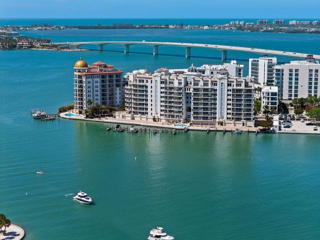 464 GOLDEN GATE POINT 703, Sarasota, FL 34236