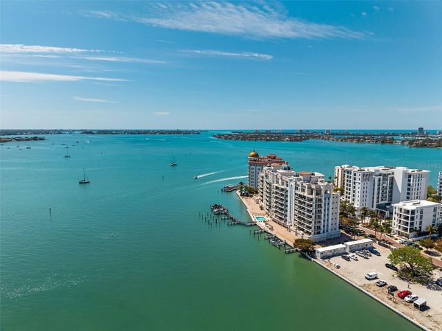 464 GOLDEN GATE POINT 703, Sarasota, FL 34236