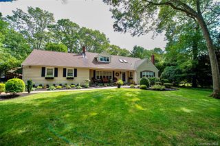 121 Hobson Avenue, Saint James, NY 11780