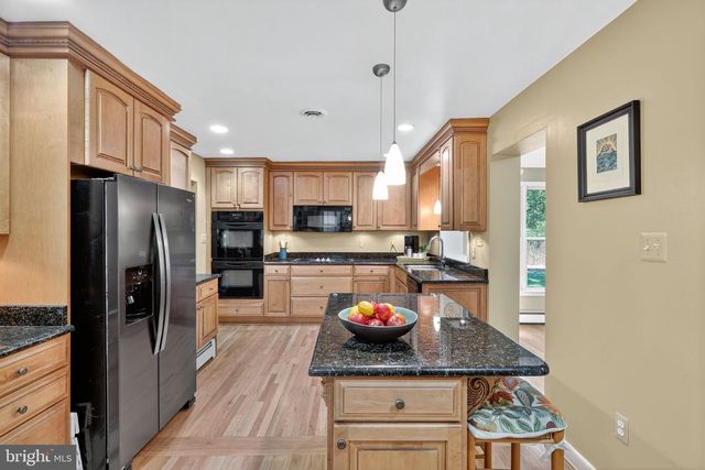 431 CREEK CROSSING RD NE, Vienna, VA 22180