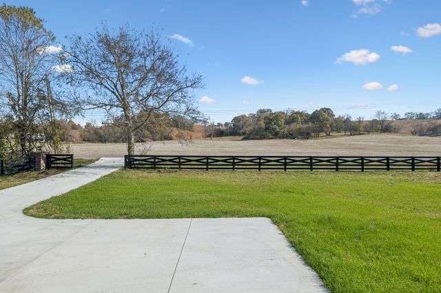 1578 Big Dry Creek Road, Pulaski, TN 38478