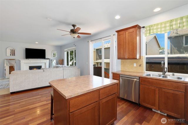 3815 Rossberg Street SE, Lacey, WA 98503