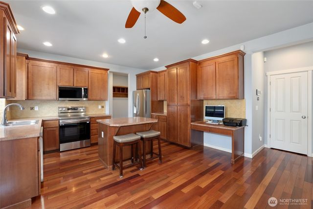 3815 Rossberg Street SE, Lacey, WA 98503