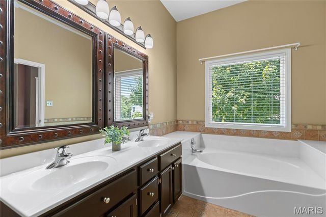1404 Devonshire County Drive, Wentzville, MO 63385