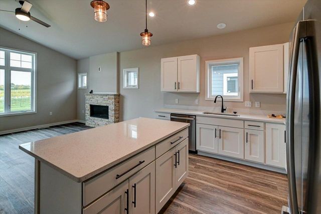 825 Vineyard Drive, Cambridge, WI 53523